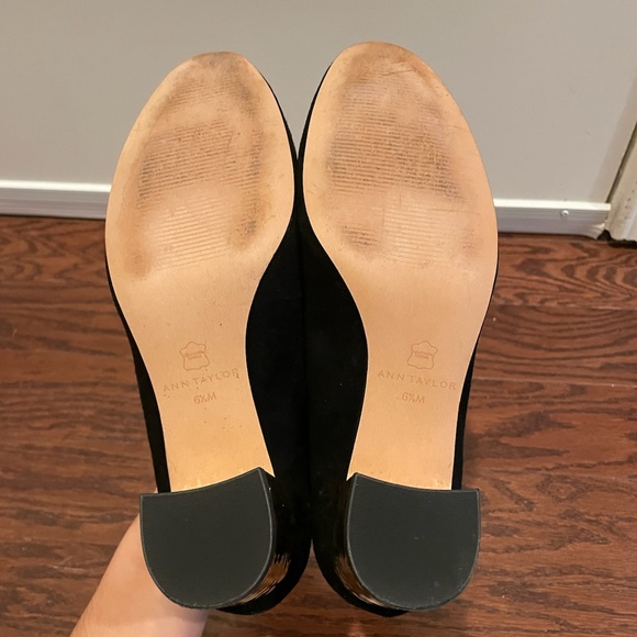Ann Taylor 6.5 Gold Block Suede Shoe - Picture 6 of 7